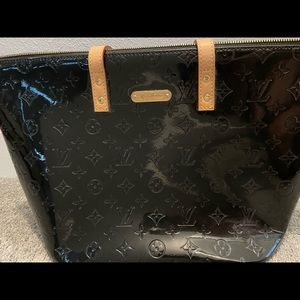 Shoulder bag. Black. Great condition.